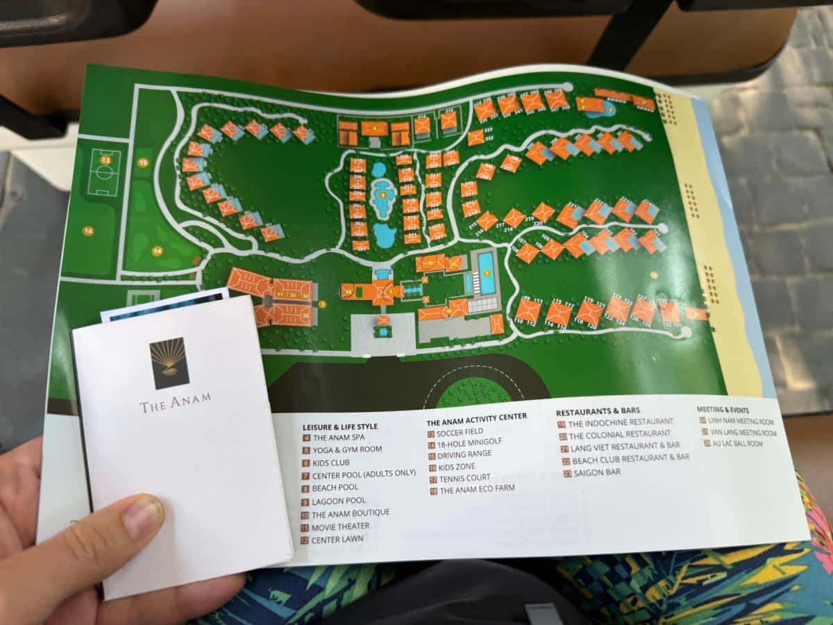 Die Broschüre mit dem Lageplan des The Anam Cam Ranh zeigt das Gelände und die Einrichtungen des Resorts