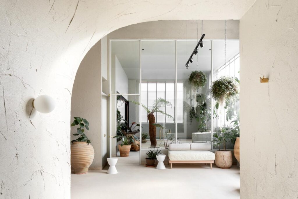 Moderner Wellness-Bereich im Industrial-Stil mit freiliegendem Backstein im Sense of Self Melbourne