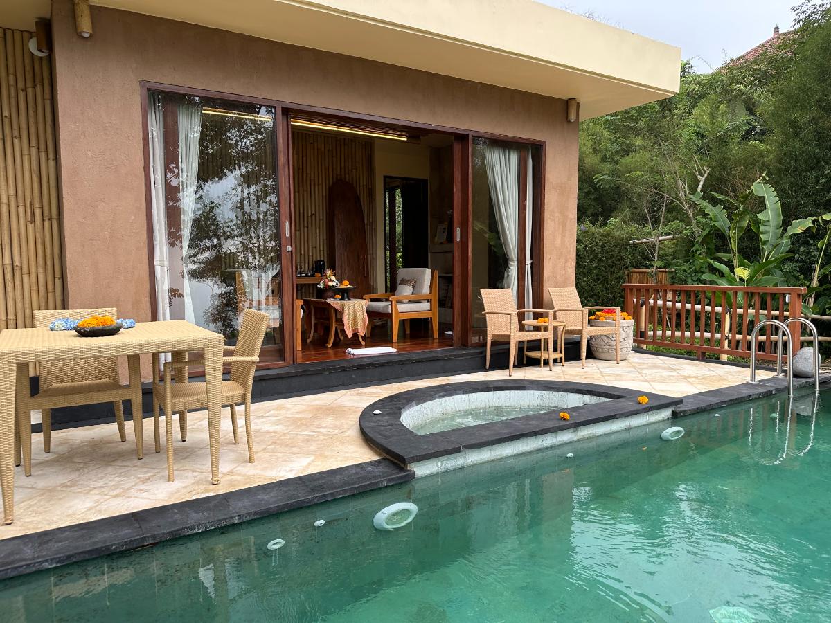 Private villa pool and garden area at Munduk Moding Plantation Bali with round plunge pool and lush tropical foliage
