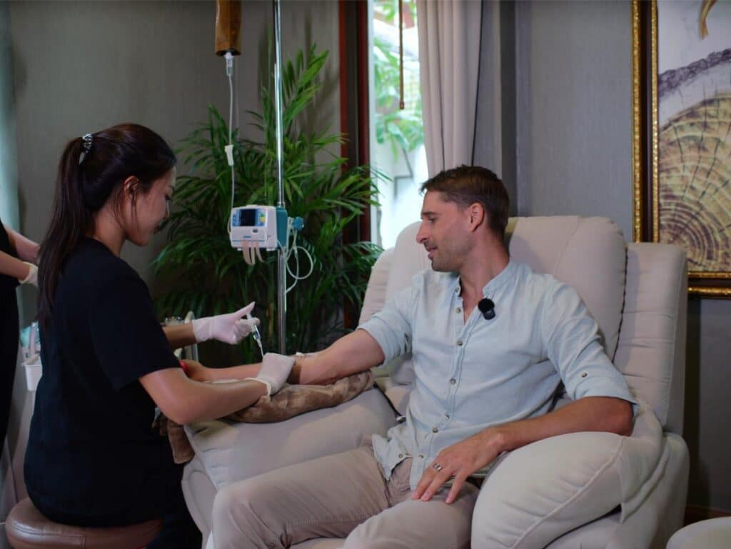 Tim Kroeger receiving IV drip therapy during Session 1 of his longevity program at Healthi Life Bangkok